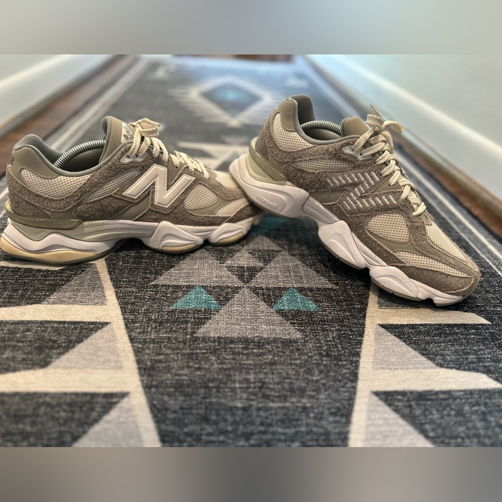 New Balance 9060 size 10.5 Men
